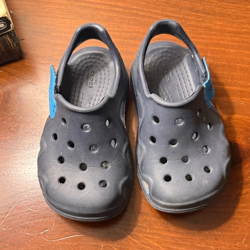 CROCS Kids' Dark Blue Sandals Size 7 2/$20